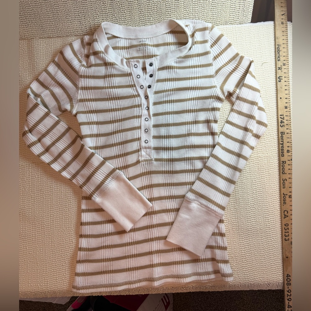 Aerie Essential Henley Layering
T-Shirt | Small/P